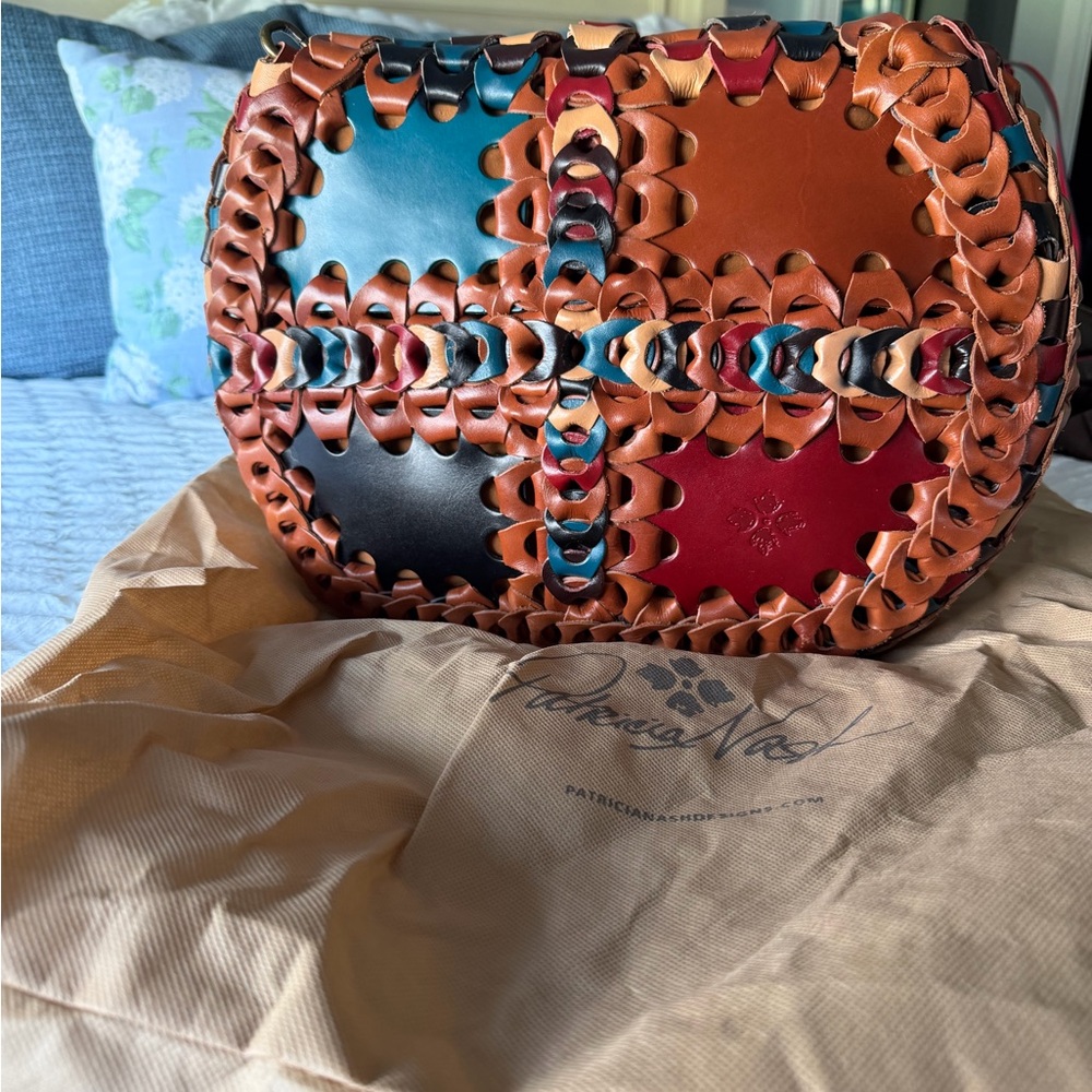 Patricia Nash Pisticci Flapover Crossbody Bag - Chainlink Collection - Picture 3 of 9
